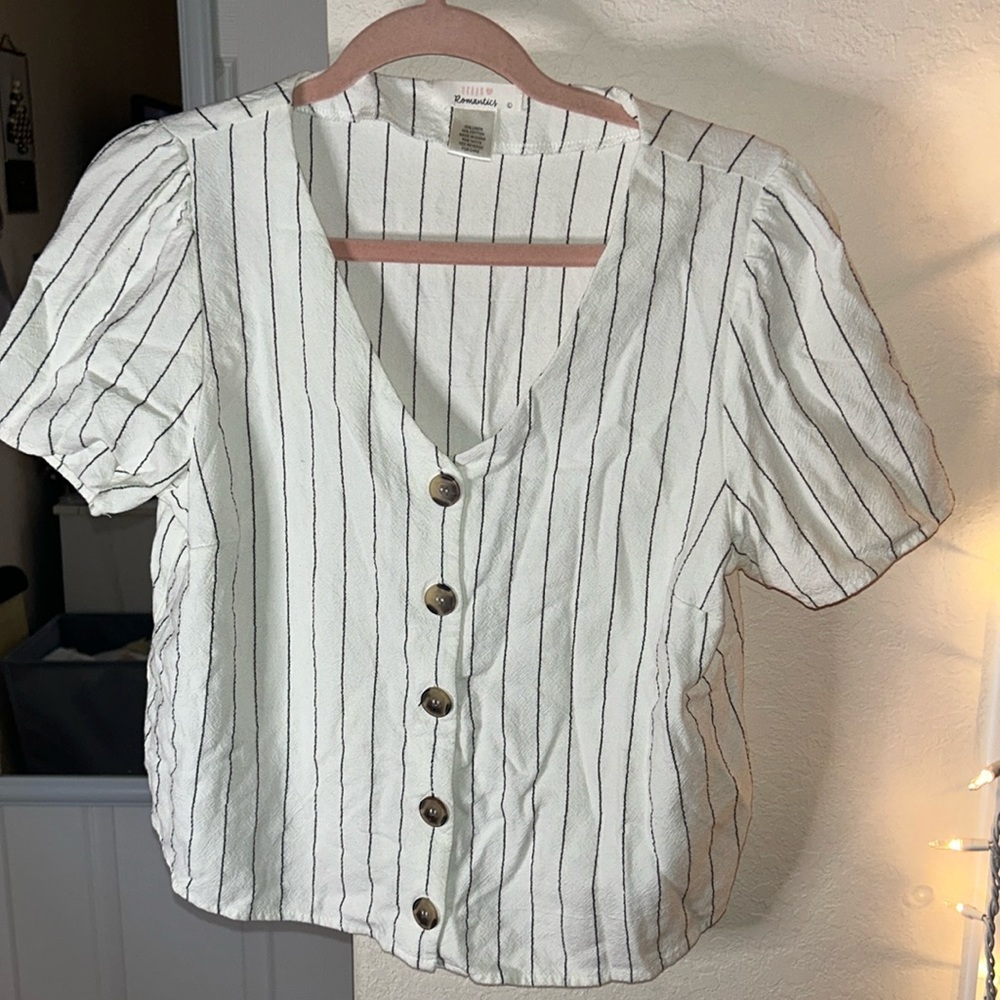 Urban Romantics Short Sleeve Pinstripe Button Top Size Medium White Linen Blouse